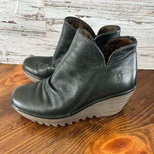 FLY LONDON Dark Forest Green Wedge Booties